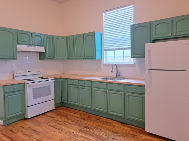 Photo - 1677 N Broad St Unidad 1679