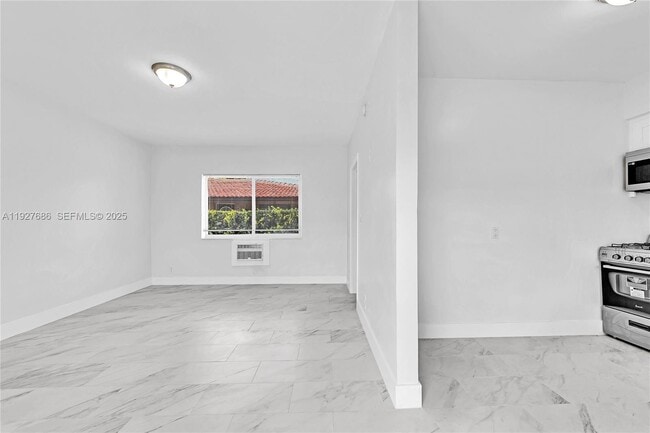 Photo - 1839 Funston St Unidad 4