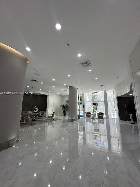 Photo - 18800 NE 29th Ave Unidad 920