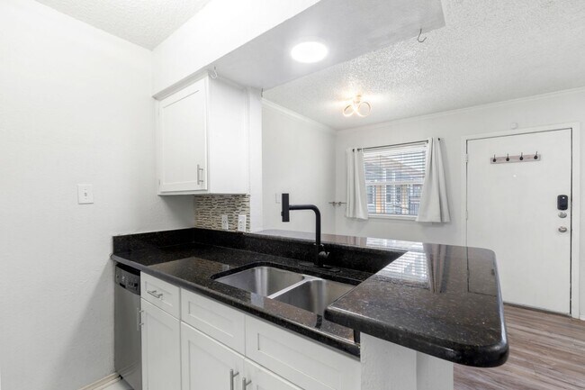 Photo - 2401 Manor Rd Unidad 123