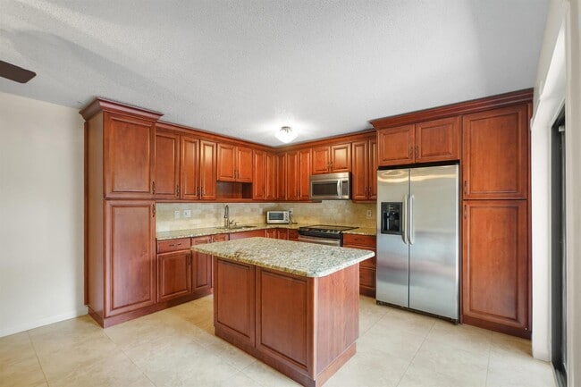Building Photo - 2060 SW 90th Ave Rental