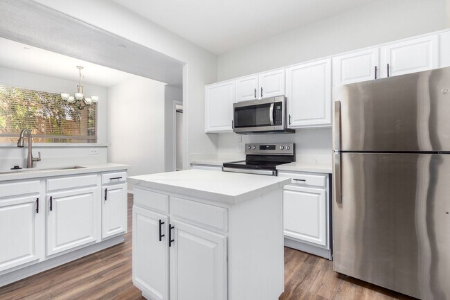 Photo - North Scottsdale Large 3 bed condo with attached 2 car garage, 1st floor unit Unidad 9550 E. Thunderbird # 130 -- WELLINGS