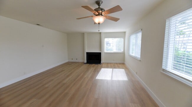 Building Photo - 106 Avenida Lucia Unit #B