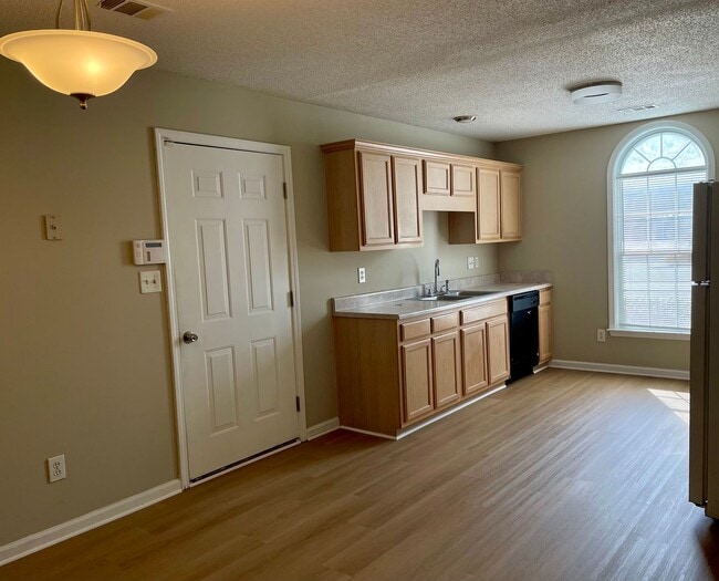 Photo - Remodeled  3 Bed/2 Bath Home in a Quiet bu...