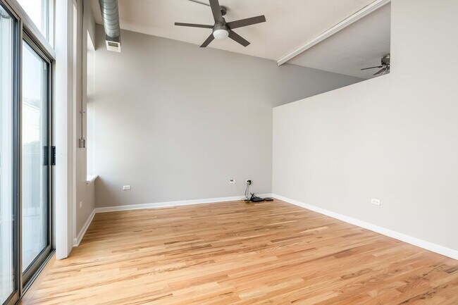 Photo - 1919 S Michigan Ave Unit 403