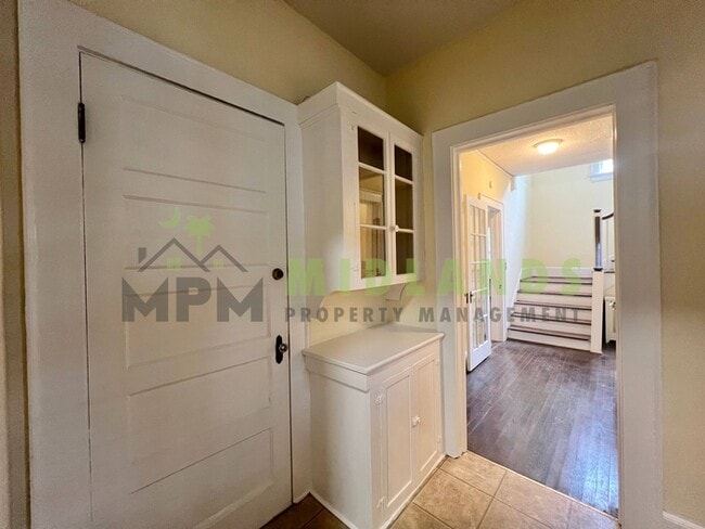 Photo - 2501 Blossom St