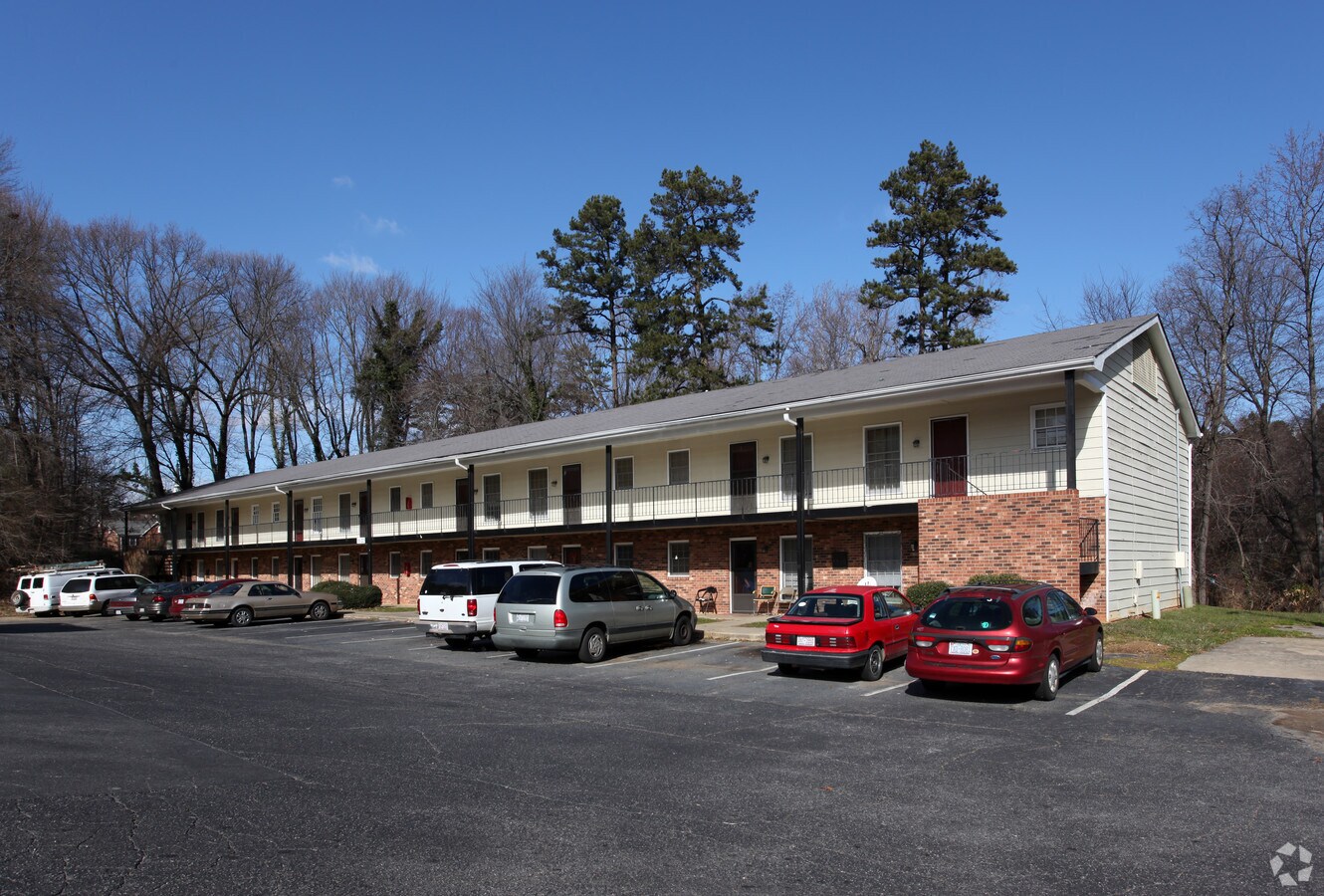 Station On Pineview - Station On Pineview Apartments