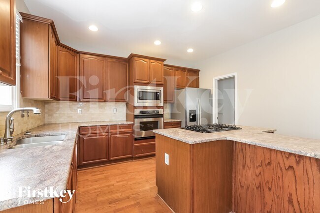 Photo - 925 Havenstone Walk SW