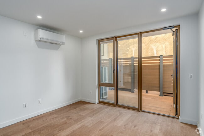 2BR, 1BR-949SF - Living Room