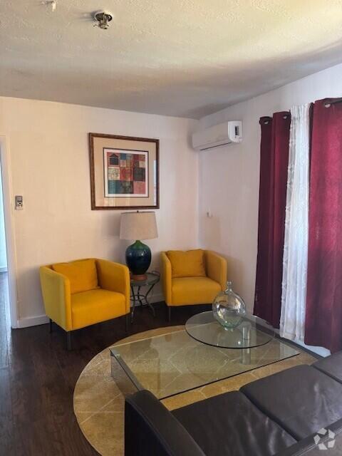 Building Photo - 545 SW 4th St Unit 1 Rental