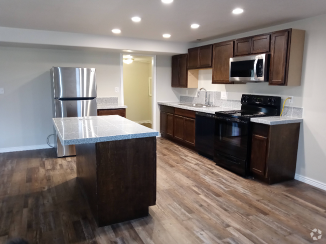 Building Photo - 1537 S Longview Rd Unit 1537 S Longview Rd Rental