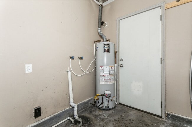 Updated 1 bed 1 bath duplex - Updated 1 bed 1 bath duplex House