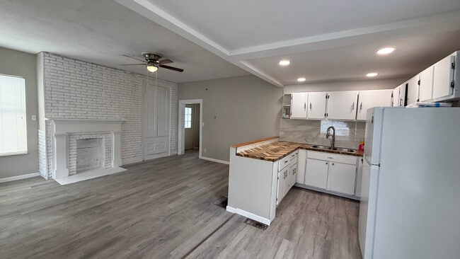 Photo - 235 E Main St