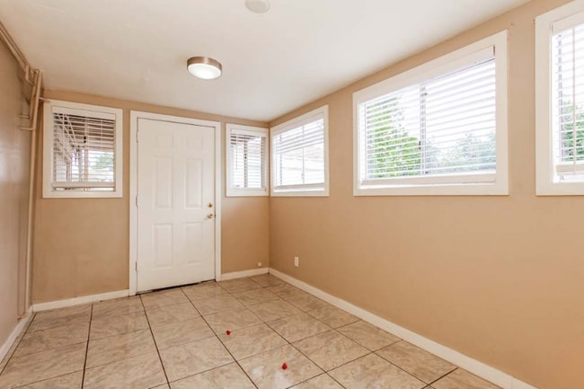 Photo - 1043 E Indianola Ave