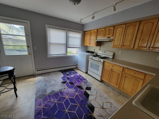 Photo - 555 Clifton Ave