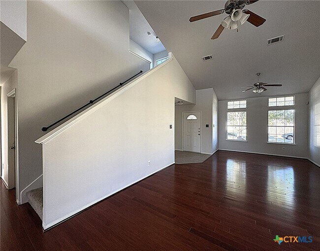 Photo - 6502 Griffith Loop