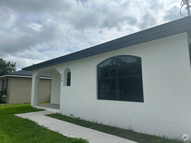 Building Photo - 3 Bedroom 2 Bathroom in Winter Haven Rental