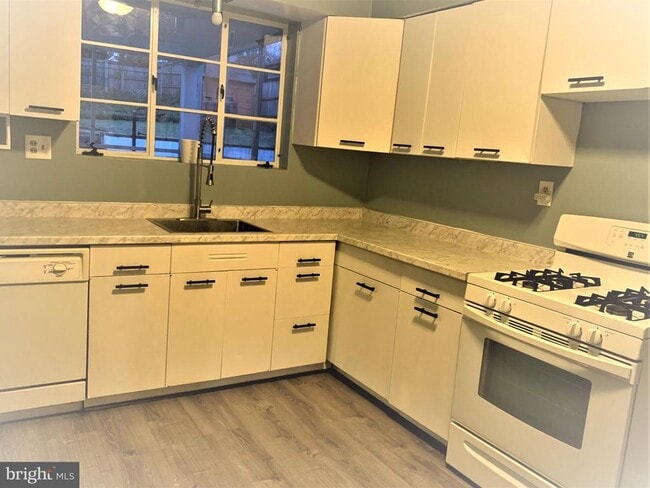 Photo - 857 N Jacksonville St