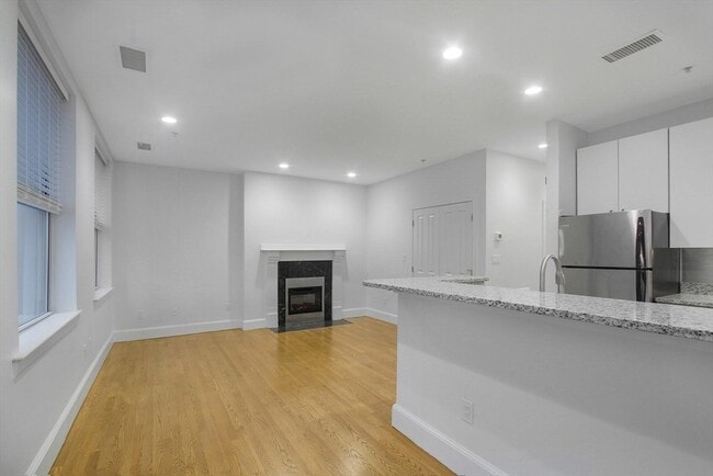 Photo - 140 Boylston St Unit 8
