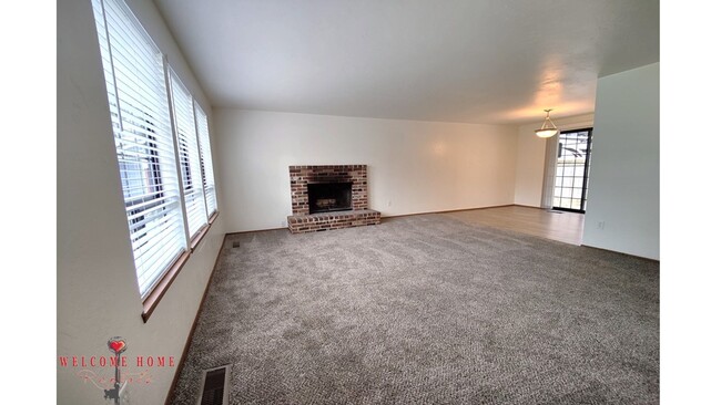 Great 3 bedroom rambler, Newer carpet, Lar... - Great 3 bedroom rambler, Newer carpet, Lar... House