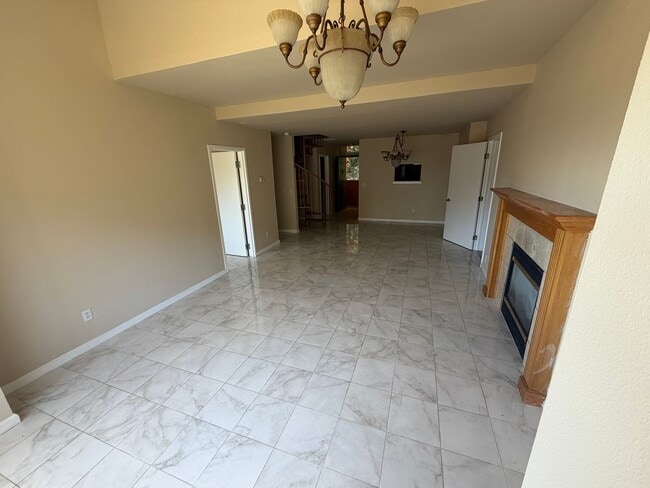158 Caldecott Ln Unit 8