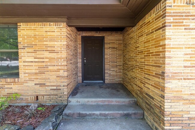 Photo - 501 W Texas Ave