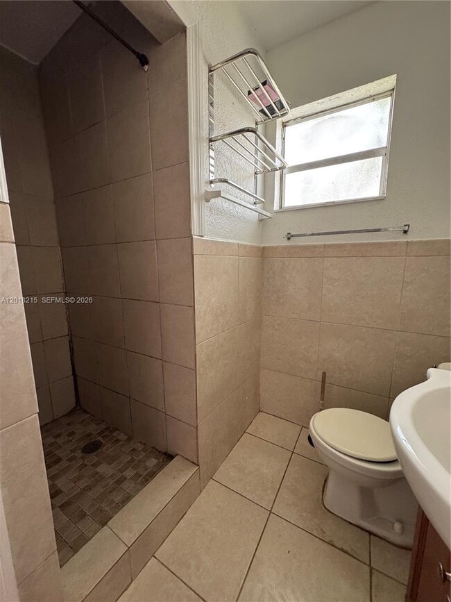 Photo - 410 N 58th Ave