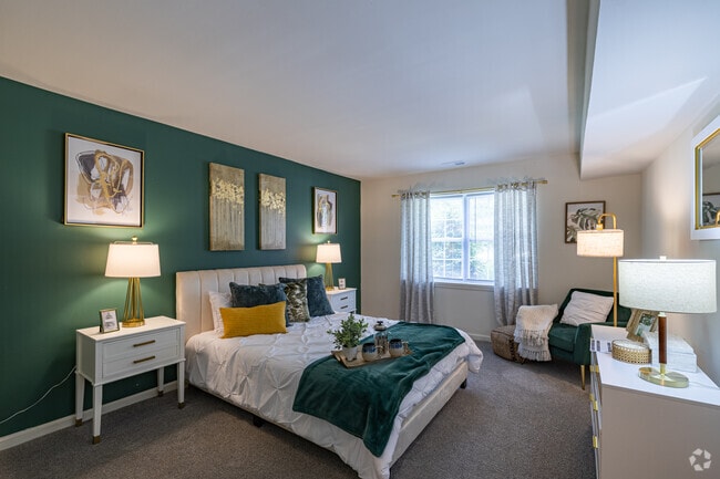 1BR, 1BA - 890SF - Bedroom