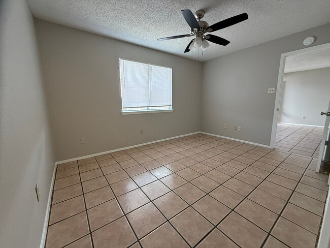 Photo - Spahr Properties1 (2120/2122 Andover Dr) Unit 2122