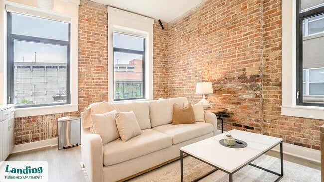 425 20th St S Unit 214