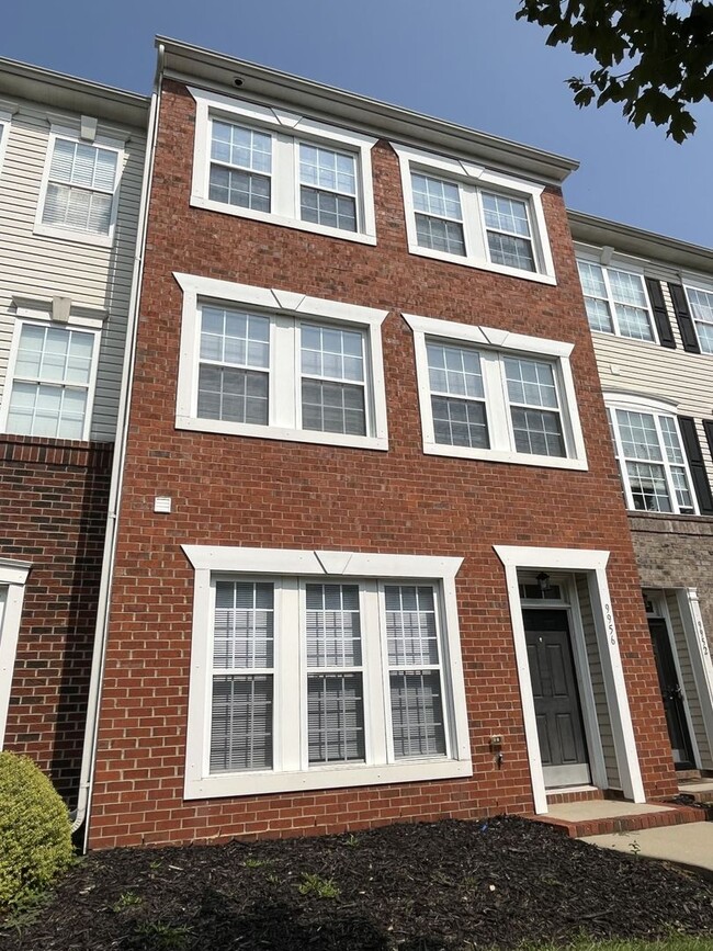 3 Bed, 3 Story Townhome in desired Ayrsley - 3 Bed, 3 Story Townhome in desired Ayrsley