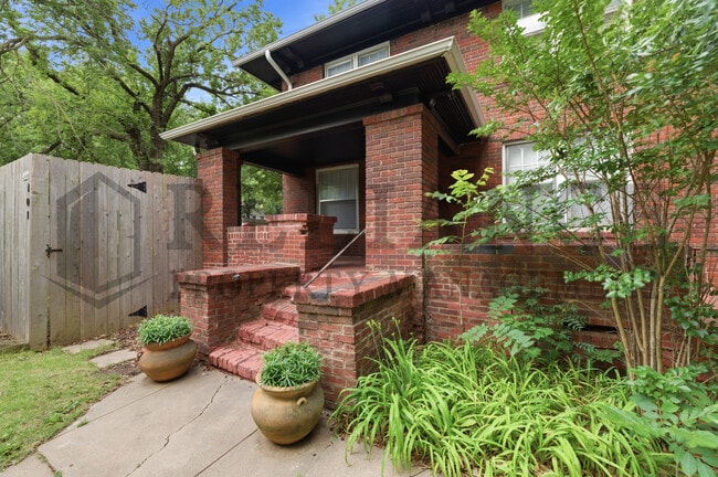 Photo - 101 N Belmont Pl