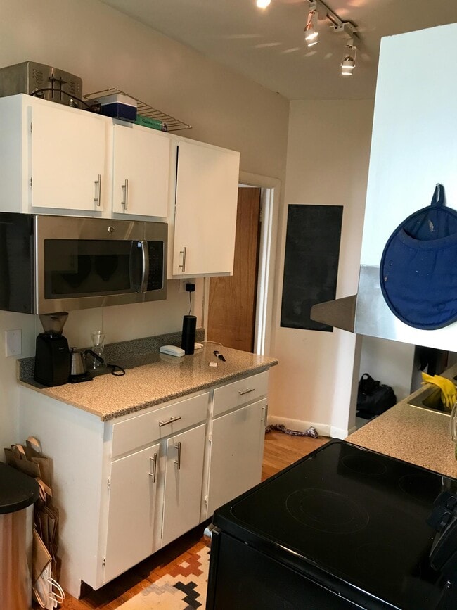 Photo - 3 Calvin St Apartments
