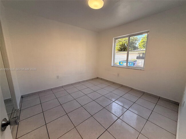 Photo - 1860 SW 22nd St Unit 4