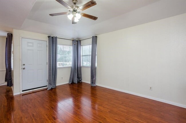 Photo - 1103 Dulles Ave