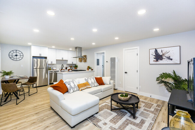 Spacious Living Room - Meadowbrook Apartments