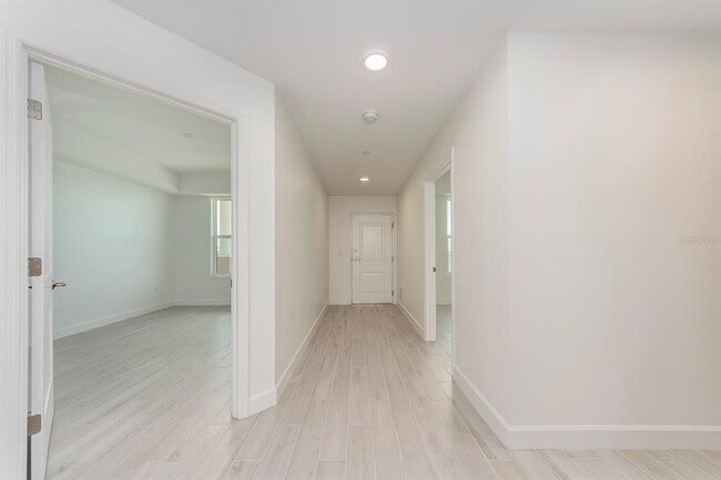 Photo - 125 Island Way Unit 504