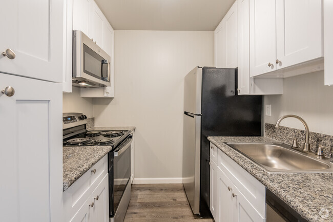 Newly Renovated Townhome, 1 Bedroom, 1 Bath - Continental Terrace Rental