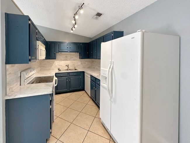 Photo - 2317 N Thomas Dr