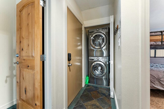 Photo - 807 Alder Ave Unidad #49