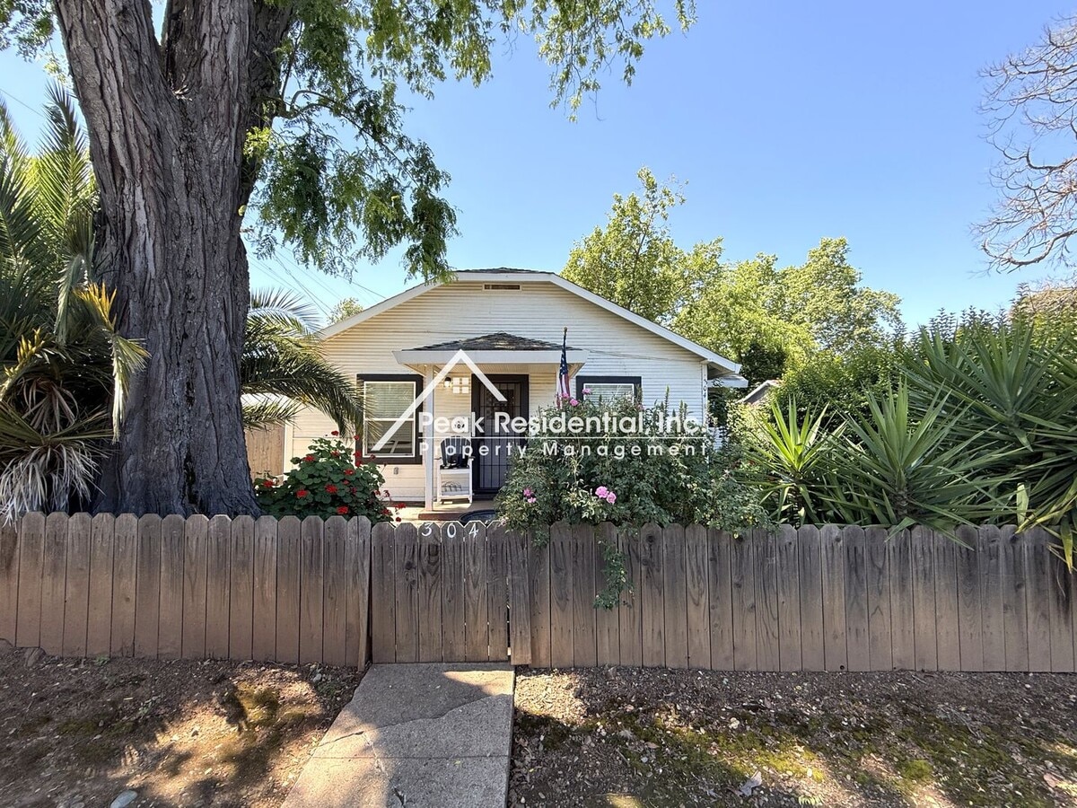 Charming 2bd/1ba Home in Historic Folsom! - Charming 2bd/1ba Home in Historic Folsom!