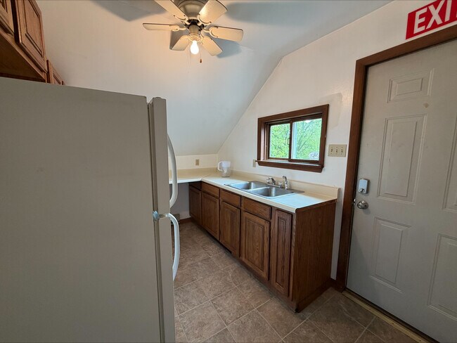 227 W 1st St Unit 1