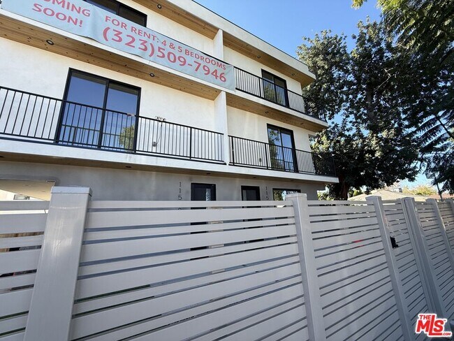 Photo - 11528 Emelita St