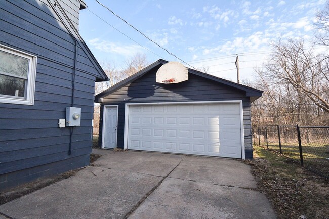 Photo - Updated 5 Bed, 2 Bath Home Near Churchill Elementary Available Now