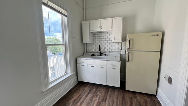 Photo - 732 Fairview Ave NE Unit Apt 2