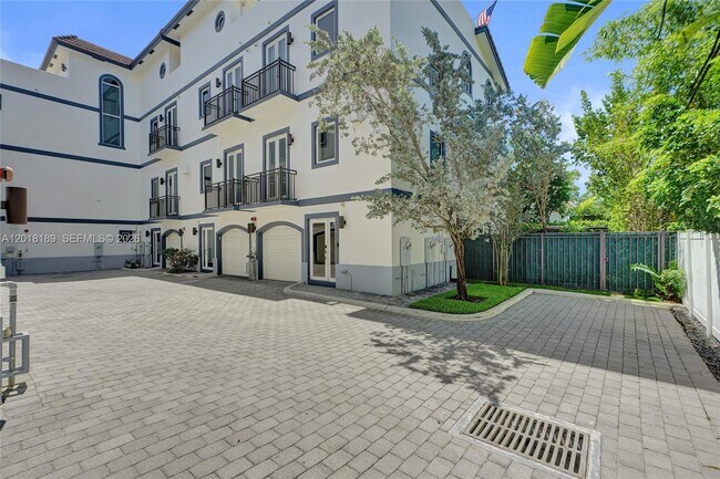 Photo - 820 NE 7th St