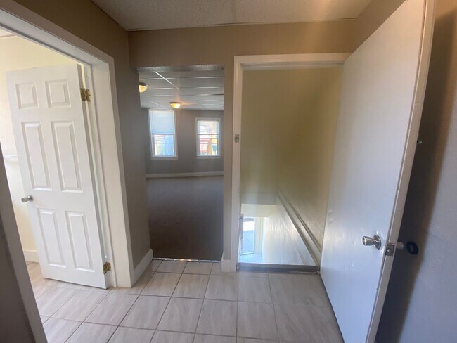 Photo - Spacious 1BR Apt now showing! Unit Floor 2