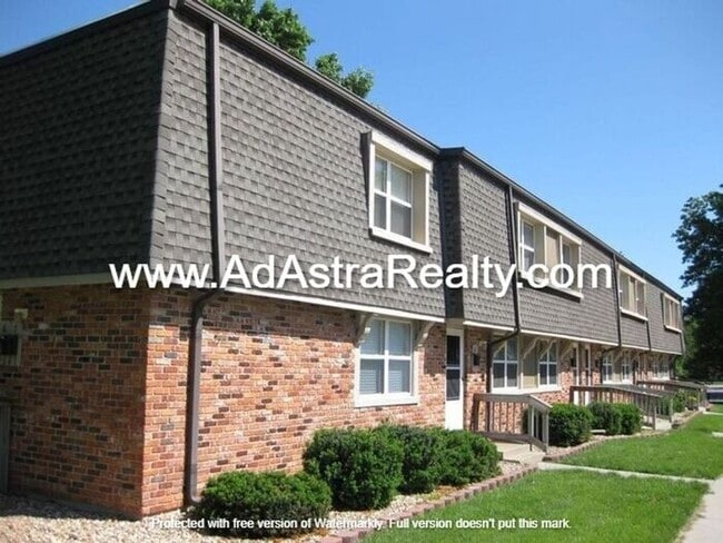 Building Photo - Spacious and Affordable Olathe Townhome-Av...