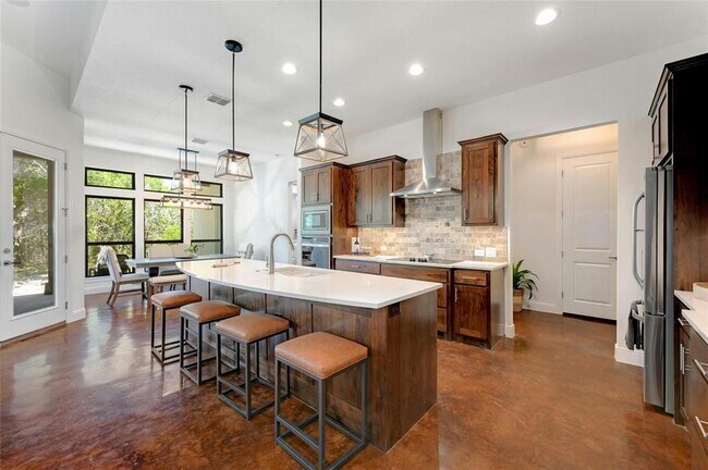 Photo - 2471 George Pass