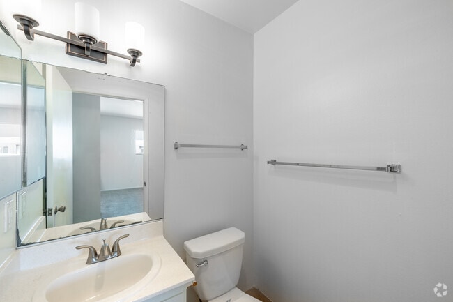 2BR, 2BA - 850SF - Primary Bathroom